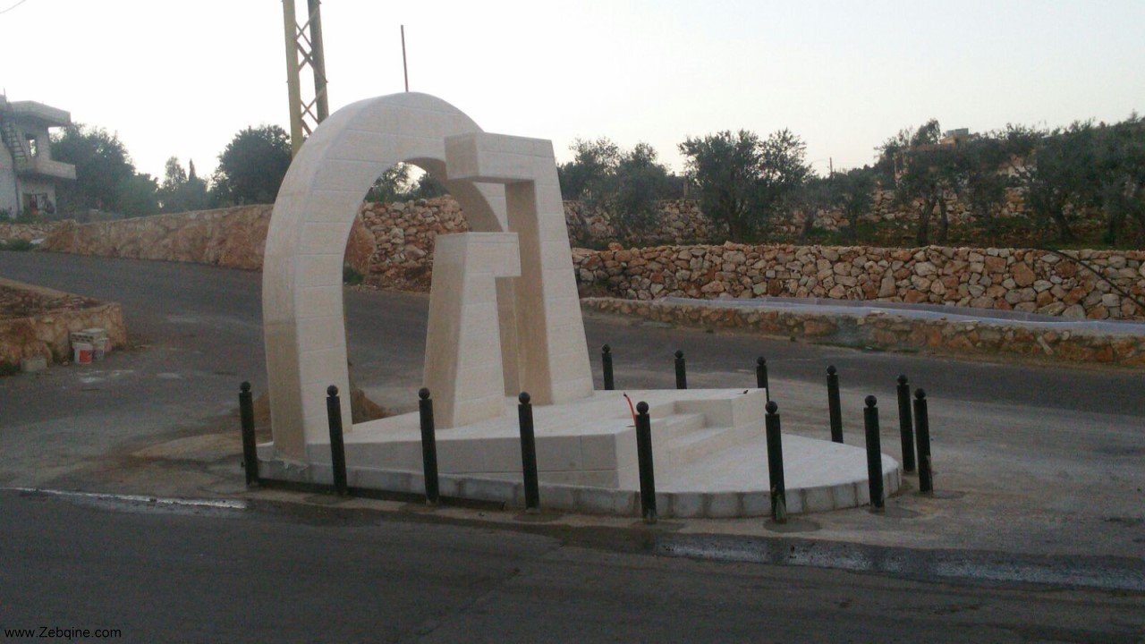 تشييد نصب تذكاري لشهداء البلدة.